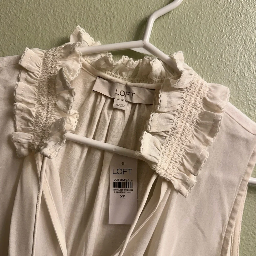 LOFT Sleeveless Ruffle Tie Neck Blouse Size XS Cream - Picture 2 of 8